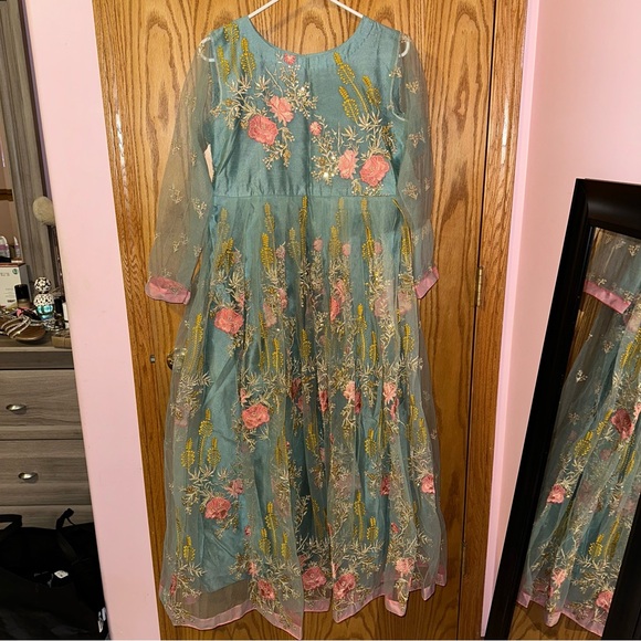 Pakistani gown/maxi/frock - Picture 4 of 8